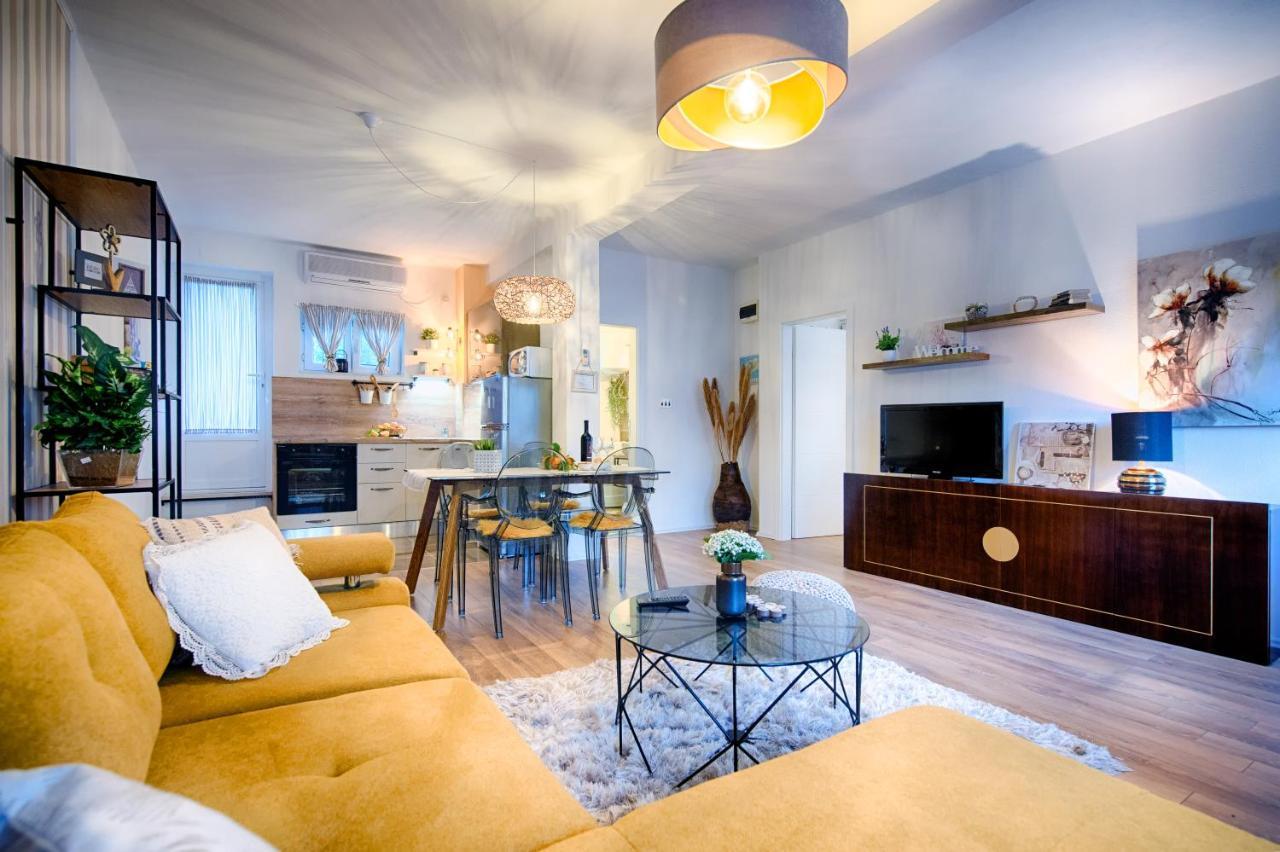 Apartments Dubra Komiža Esterno foto