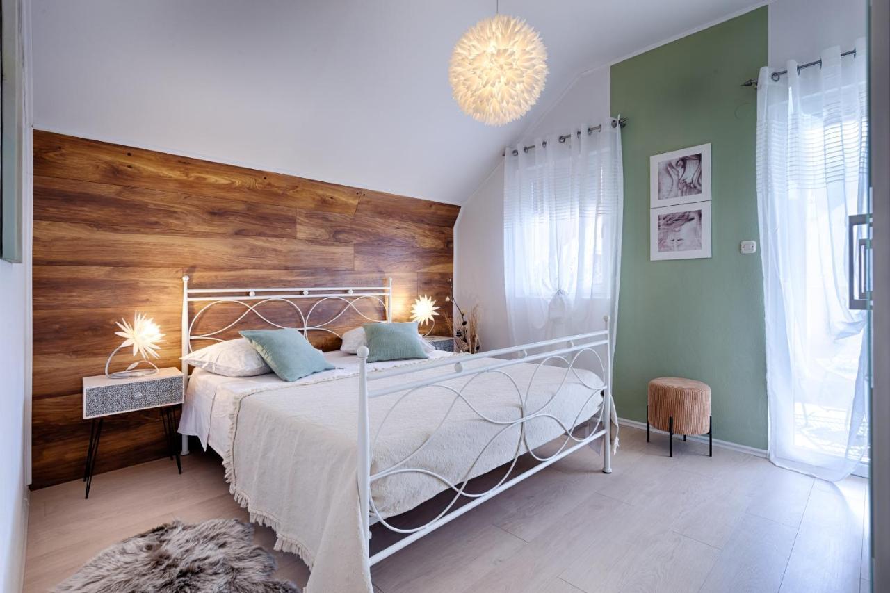 Apartments Dubra Komiža Esterno foto