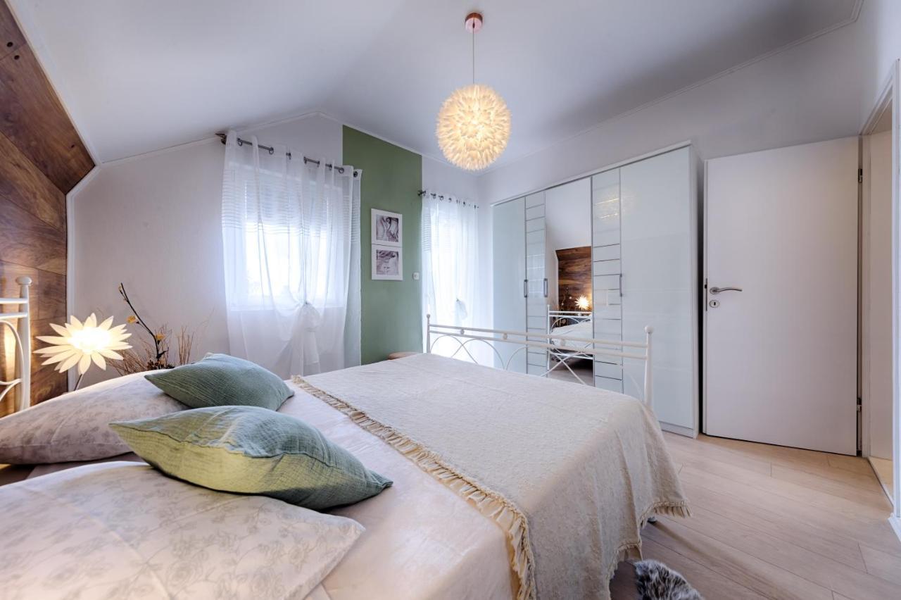 Apartments Dubra Komiža Esterno foto