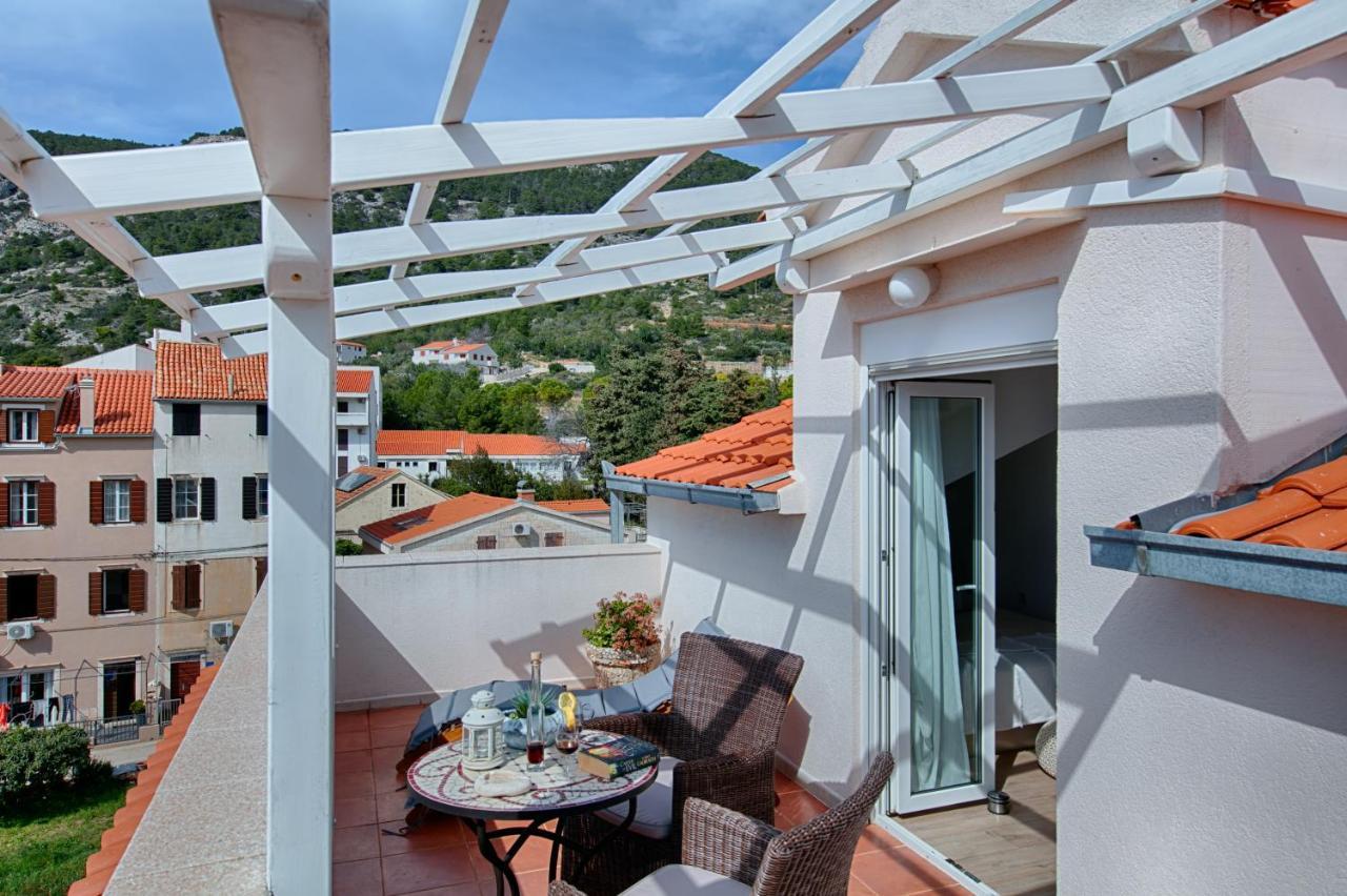 Apartments Dubra Komiža Esterno foto