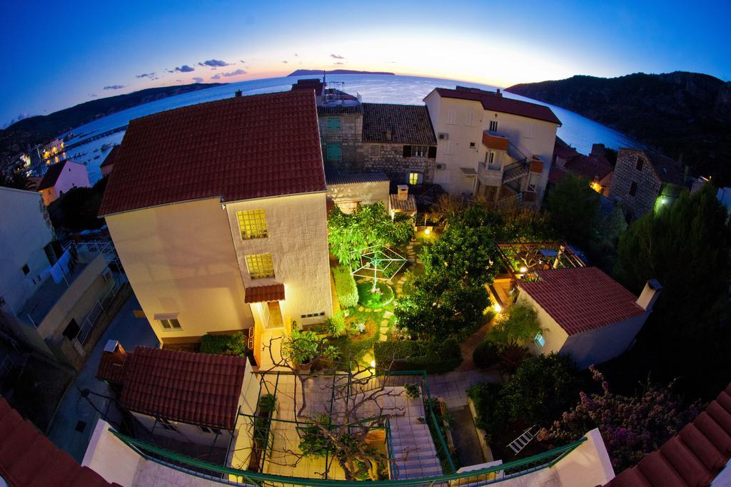 Apartments Dubra Komiža Esterno foto